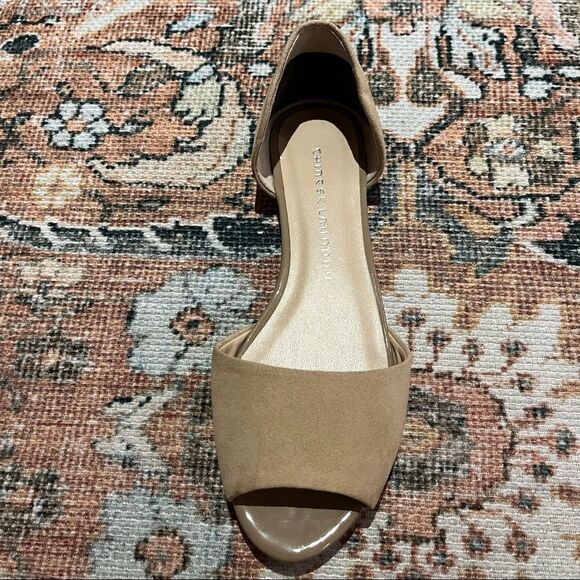 Chinese Laundry Flats - Picture 7 of 8